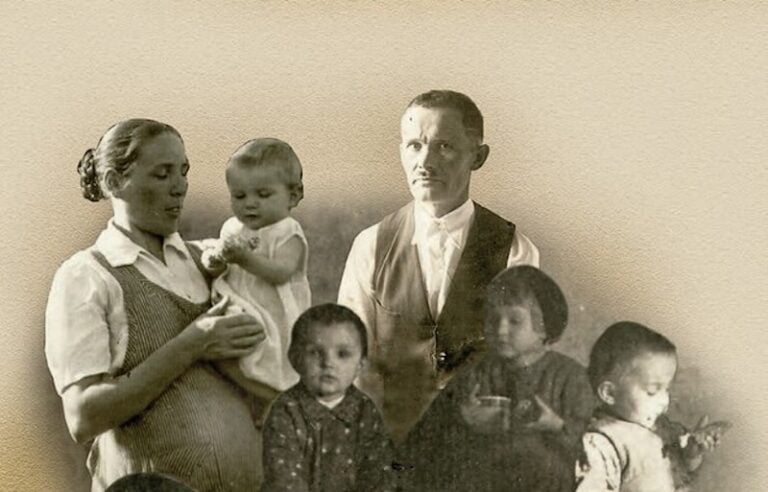 To the glory of heaven by the eight beatitudes. Novena before the Beatification of the Servants of God of the Ulma Family